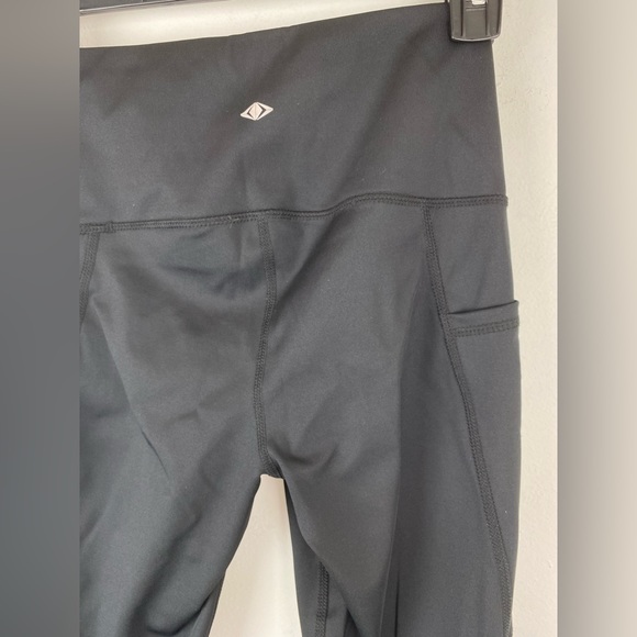 Hypertek size XS Women’s Inter Cargo Black Athletic Activewear Crop Leggings - Picture 5 of 7